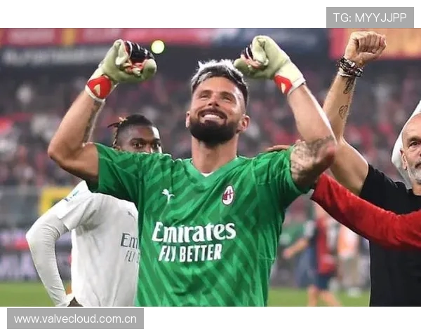 帕潘夸赞吉鲁：他不仅能进球还能防守，甚至还能客串门将